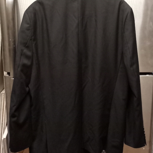 Suits - Picture 5 of 16